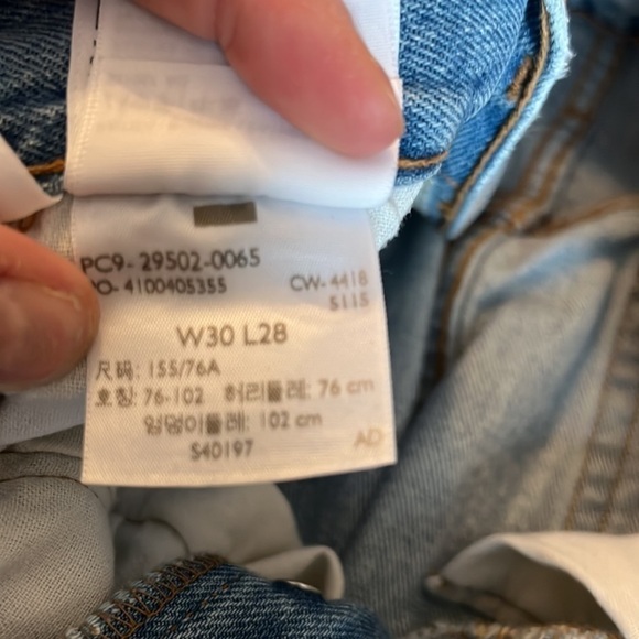 Levi’s Women’s Distressed Skinny Jeans - Picture 12 of 12